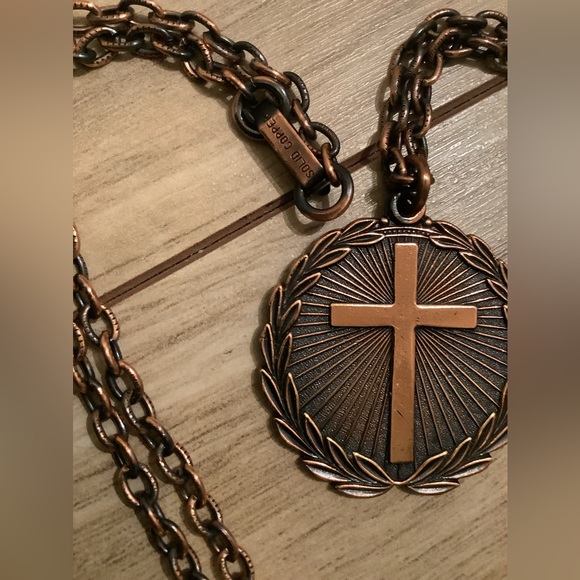 New vintage Solid copper cross medallion - Picture 3 of 5